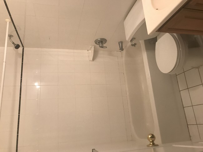 Building Photo - 141-33 Pershing Crescent