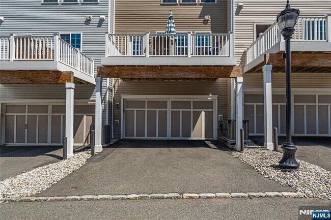 Building Photo - 117 Truman Dr