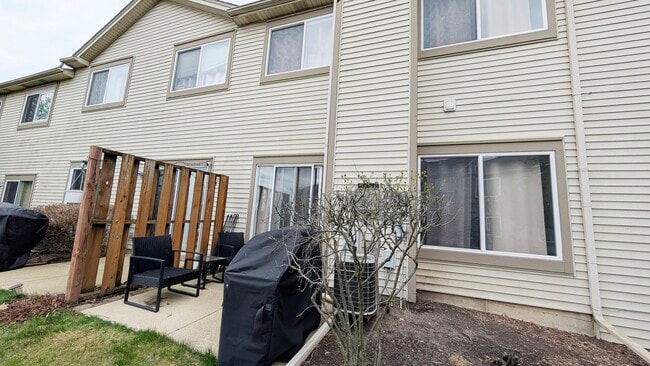 Building Photo - 1025 Woodview Ct