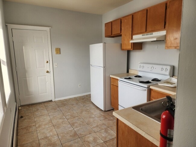 Building Photo - 210 Main St