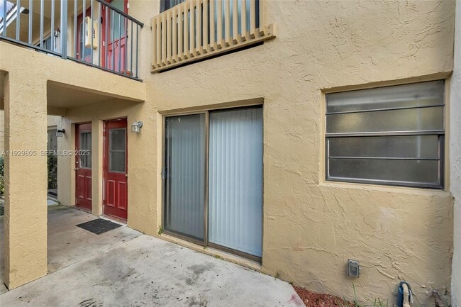 Building Photo - 2651 Riverside Dr