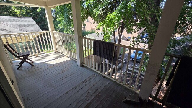 Building Photo - 3 bed - 1 bath One block from Grand Ave in St. Paul