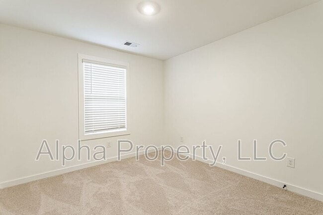 Building Photo - 1239 Westgate Vlg Dr