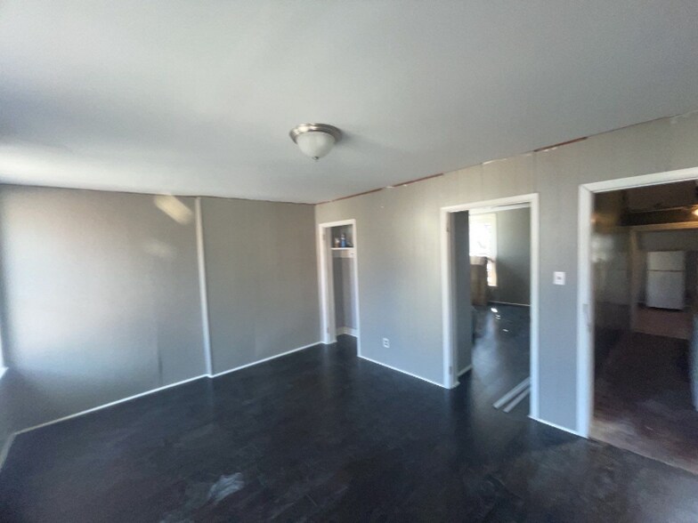 Building Photo - 101 N George St