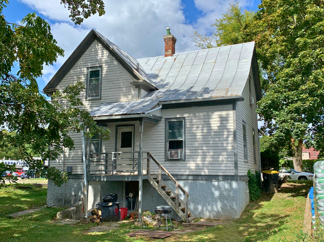 Building Photo - 711 Church St