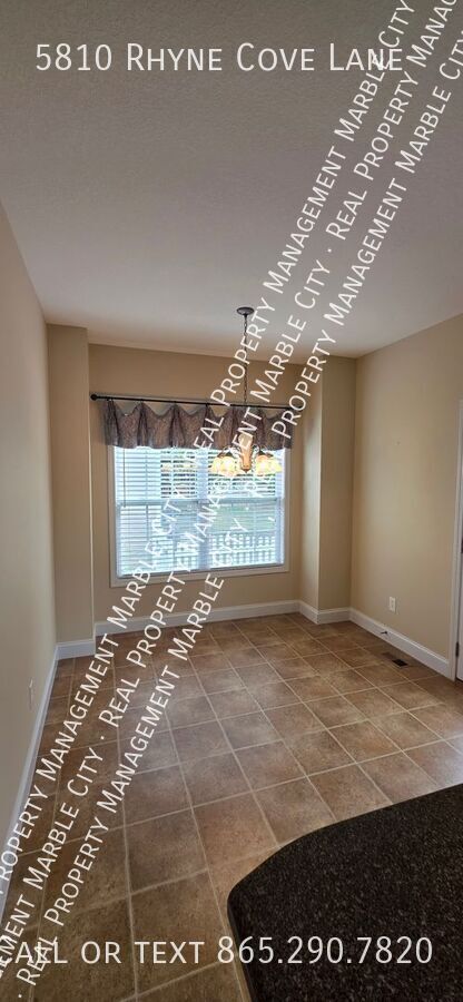 Building Photo - 5810 Rhyne Cove Ln