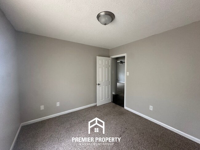 Building Photo - Modern 3BR/2BA Bartlett Area Home | Brick Fireplace & Spacious Fenced Yard