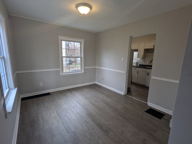 Building Photo - 2880 Ruhl Ave