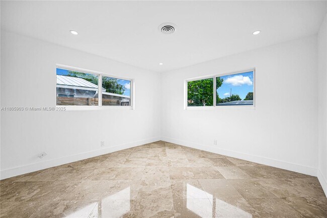 Building Photo - 5510 NE 18th Ave