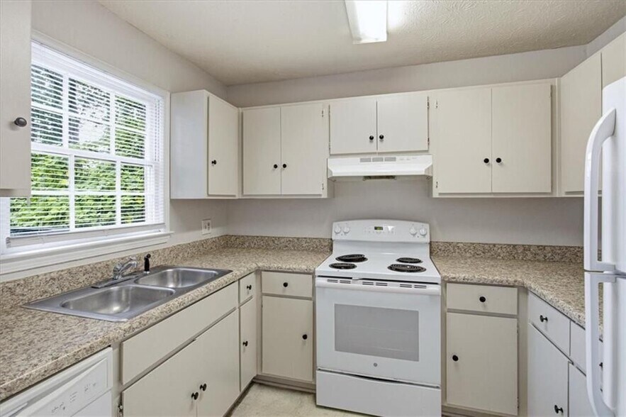 Building Photo - 1337 Sweet Pine Dr