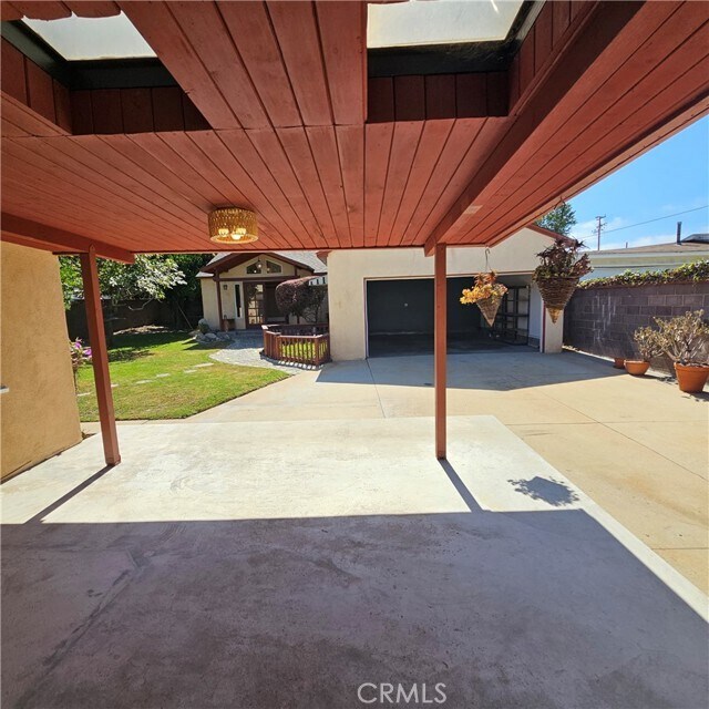 Building Photo - 12627 Manor Dr
