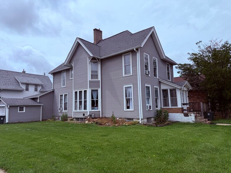 Corner lot - 321 Clay St