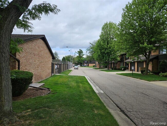 Building Photo - 37313 Clubhouse Dr