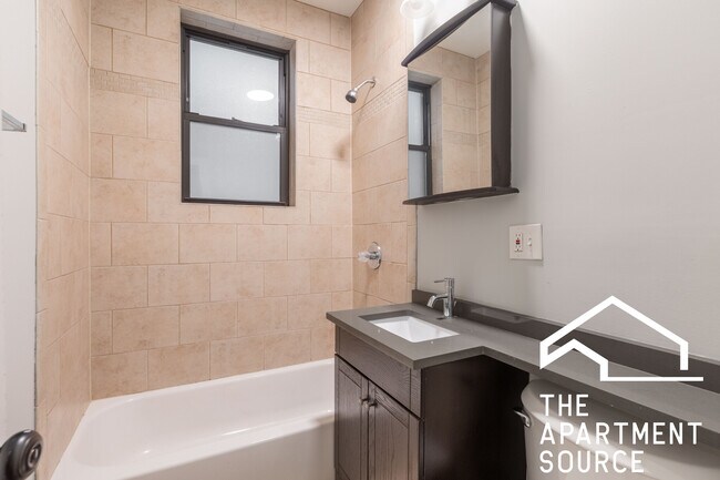 Building Photo - 4546 N Damen Ave