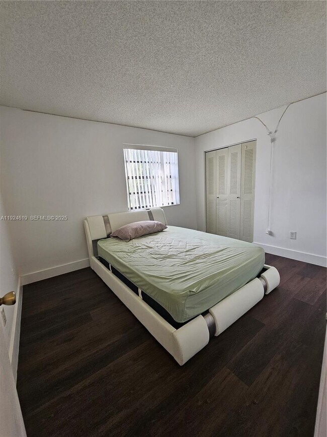 Building Photo - 1002 Adams Ave