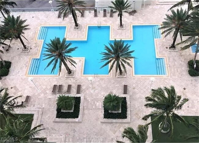 Building Photo - 3000 Oasis Grand Blvd