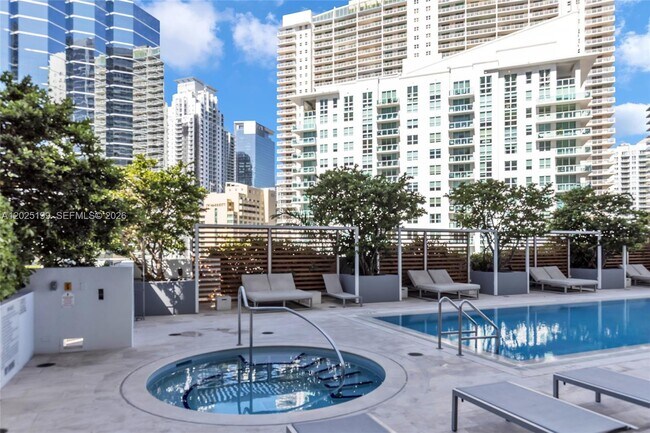 Building Photo - 1300 Brickell Bay Dr