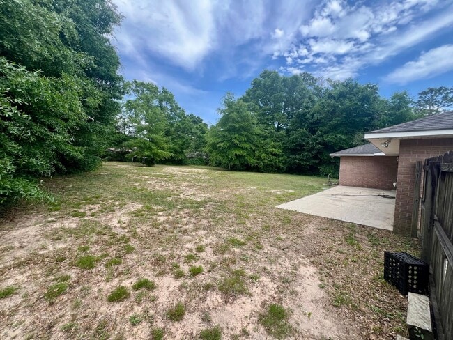 Building Photo - NICE 3B3/1BA - MINUTES FROM NAS WHITING FI...