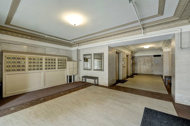 Building Photo - 201 Main St