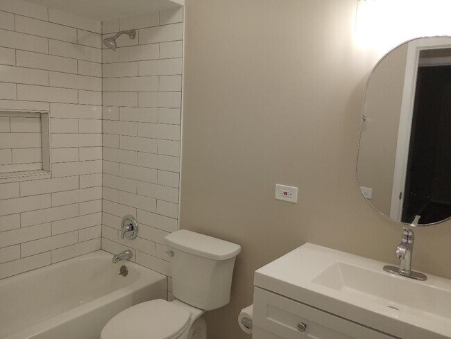 Building Photo - 110 Queens Cove
