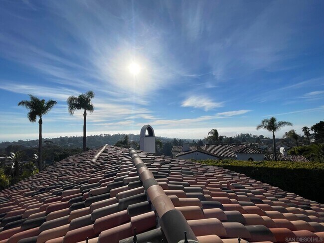 Building Photo - 6692 La Jolla Scenic S Dr
