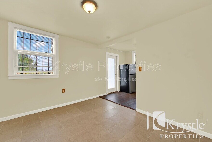 Building Photo - 505 Hichborn St