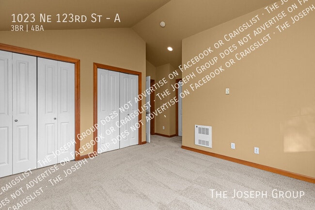 Building Photo - 1023 NE 123rd St