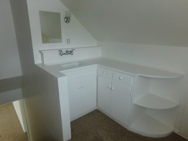 Building Photo - 3Bd/1.5Ba Two Story House - Available to View!