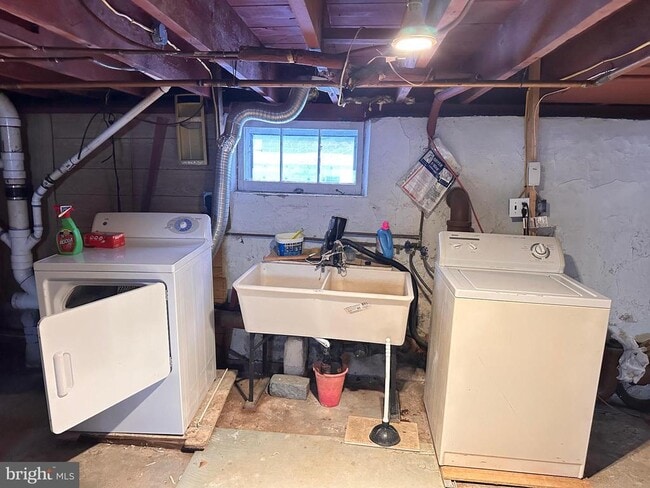 Building Photo - 411 Rowan Ave