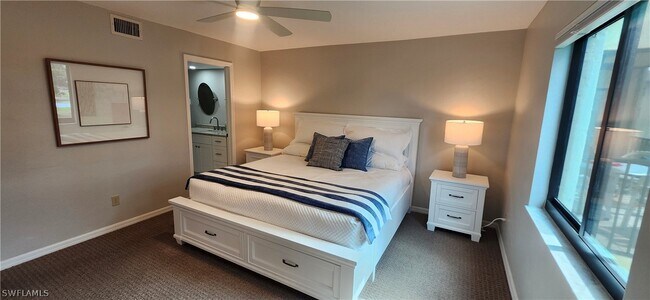 Building Photo - 228 Fox Glen Dr