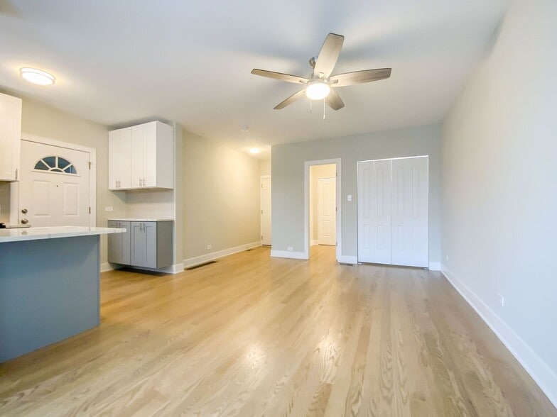 Building Photo - 3620 N Marshfield Ave