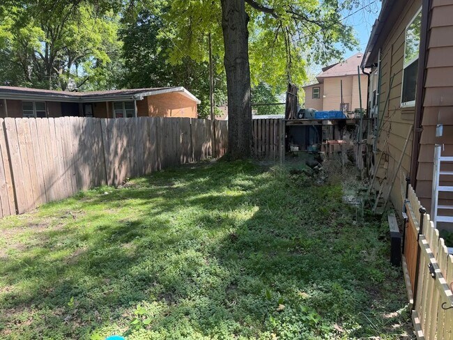 Building Photo - Central Ames Single-Family Home-Available August 1st
