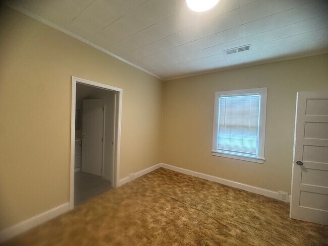 Building Photo - 916 N Brickyard Rd