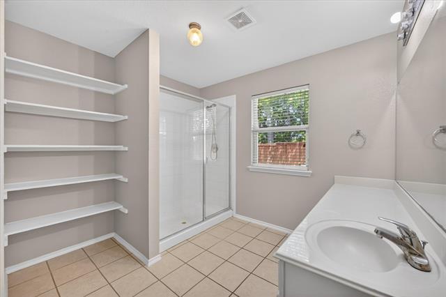 Building Photo - 3304 Glenmore Dr