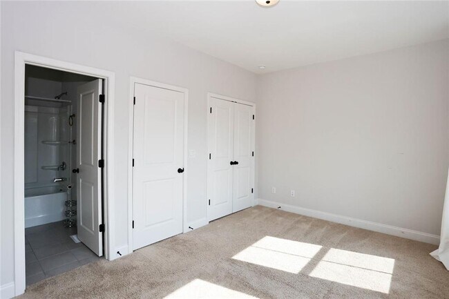 Building Photo - 313 Skylar Way SE