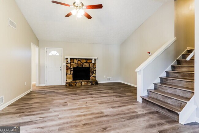 Building Photo - 3742 Holland Dr