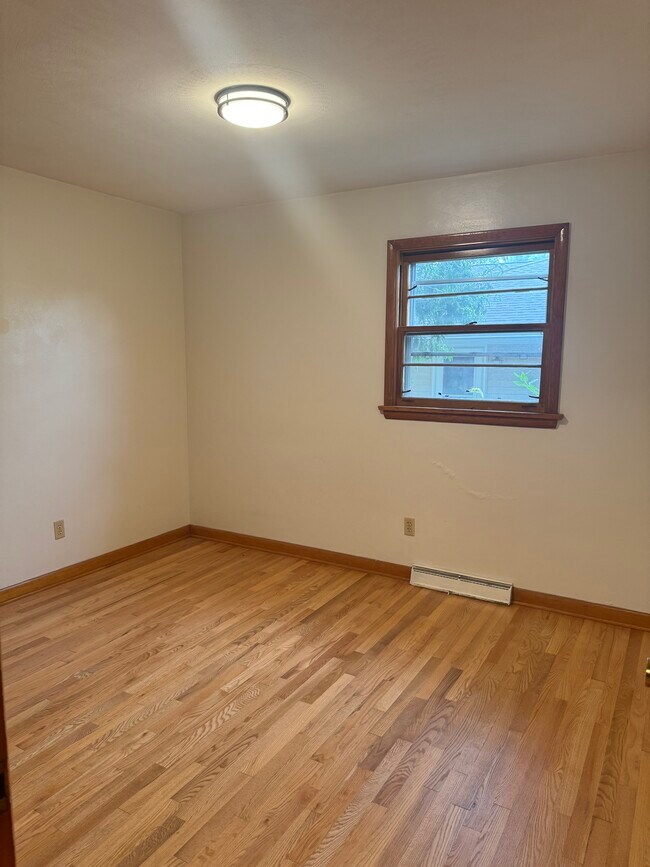 Building Photo - 218 Pine Tree Ave