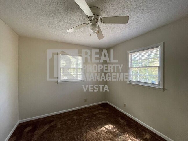 Building Photo - Three Bedroom Home in East Macon!