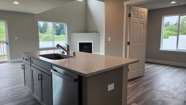 Building Photo - 3 Bedroom, 2.5 Bathroom + DEN in Yelm Cree...