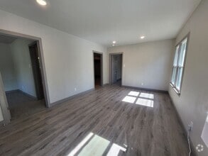 Building Photo - Completely Remodeled and Ready for Move-In