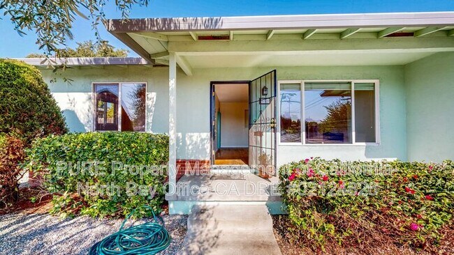 Building Photo - 652 Corlano Ave