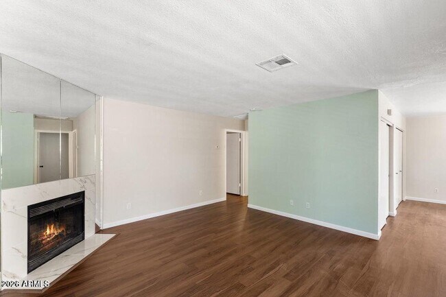 Building Photo - 330 W Tonopah Dr