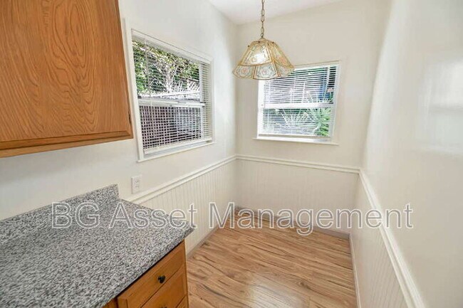 Building Photo - 3808 Lakeshore Ave