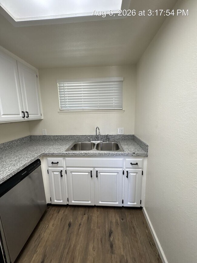 Building Photo - 800 Monarch Cir