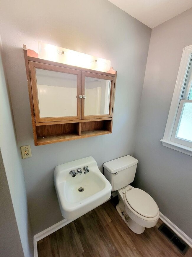 Building Photo - 3 bedroom 1 bath home in Gibsonville