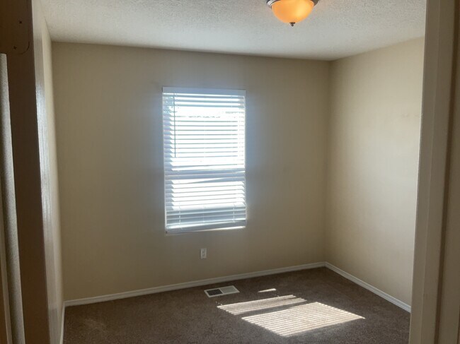 Building Photo - 1804 Sierra Norte Loop NE