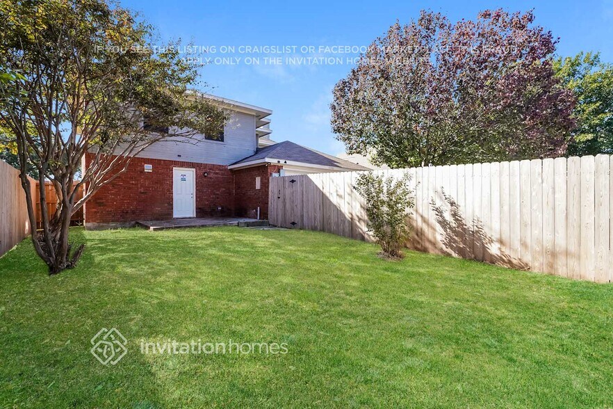 Building Photo - 10900 Huntington Rd