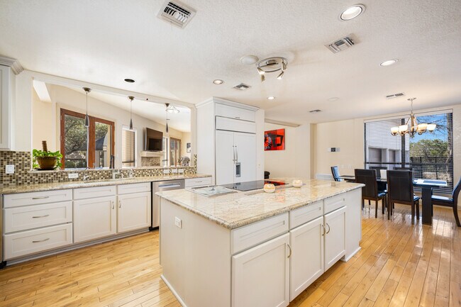 Building Photo - 3 Birnam Oaks