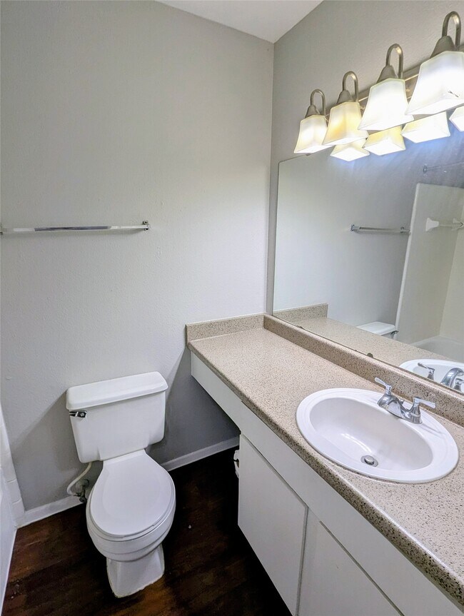 Building Photo - 7661 Fallbrook Dr