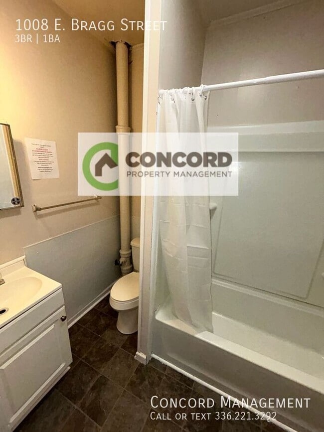 Building Photo - 1008 E Bragg St